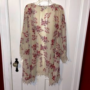 Cream kimono with floral pattern